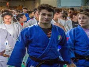 Il judoka Luigi Centracchio è l’«Atleta dell’anno 2017». Lo ha deciso all'unanimità, nella sede del Comune di Isernia, una commissione appositamente costituita per l’assegnazione del premio.