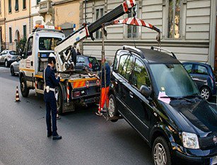 Campidoglio, parte bando per rimuovere veicoli in  divieto di sosta  tramite piattaforma web Sindaco Raggi, “Sistema innovativo contro doppie file e sosta selvaggia”