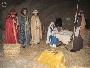Chiusa l’ edizione  2018 del presepe vivente di Montenero di Bisaccia. Grande successo e  affluenza di pubblico (Video)  La raffigurazione si è svolta nella splendida cornice delle grotte 'arenarie' . 