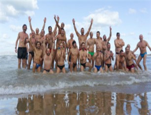 Bagno di Capodanno a Termoli Oltre 30 persone si sono ritrovate in spiaggia