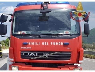 Incendio in azienda, distrutti i tir Indagano i carabinieri, non si esclude il dolo