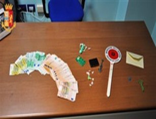 Sequestrati 4 grammi di eroina e denaro per oltre 10.000 euro, arrestato giovane isernino