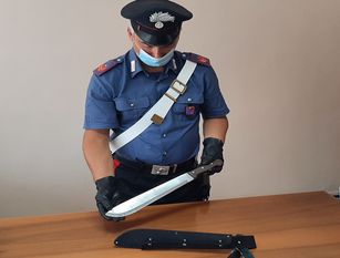 Larino, in giro con un machete di 50 cm. Denunciato dai Carabinieri