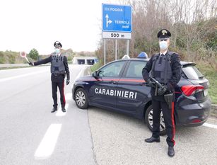 I Carabinieri di Termoli accompagnano coattivamente cittadino straniero all’aeroporto di Bari per rimpatriarlo. Per dare seguito ad un decreto di espulsione dal territorio nazionale.