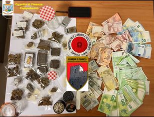 Gdf Campobasso: quasi un kilo di droga e oltre quattromilacinquecento euro in contanti.