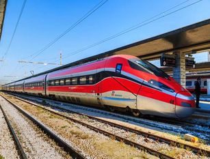 Molise, aumenta il numero dei treni “Frecciarossa” con fermate a Termoli Da Trenitalia un nuovo inizio, un nuovo viaggio con orario invernale 2021/22: