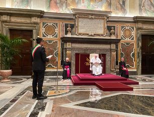 Gravina in Vaticano con la delegazione ANCI Gravina: “Da parte del Pontefice un attestato di autentica vicinanza per tutti i Sindaci e per le comunità che siamo chiamati ad amministrare”