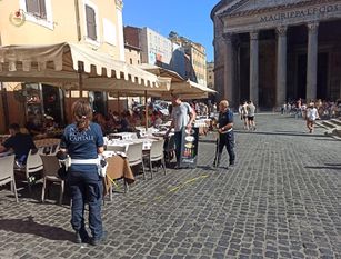Al via la task force anti “tavolino selvaggio”: al Pantheon 11 verbali e multe per 26mila euro Rimossi 100 mq di tavolini abusivi a piazza della Rotonda al Pantheon