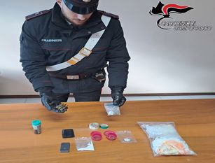 Carabinieri sequestrano droga, munizioni e sventano un furto