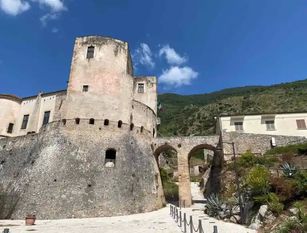 In giro per Castello Pandone di Venafro alla riscoperta di arte, storia e bellezze intramontabili L’ideale passeggiata perché tutti sappiano ed apprezzino 