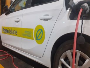 Nel centro di distribuzione di Campobasso 19 veicoli elettrici per consegne sempre piu’ “green” A disposizione dei portalettere anche 25 mezzi a metano e 4 tricicli a basse emissioni