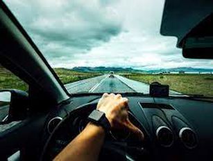 La Fondazione VINCI Autoroutes pubblica i risultati del 13° Barometro europeo della guida responsabile Il 23% degli under 35 guarda video mentre guida