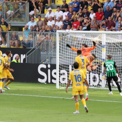Calcio A:  Il Frosinone in rimonta  batte il Sassuolo allo Stirpe 4 a 2 Prestazione superlativa dei ‘Leoni’ che dallo 0-2 poi  fanno 4  gol agli avvesari
