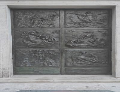 La chiesa di S. Maria della Libera di Indiprete ha le nuove porte artistiche di bronzo