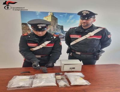 Carabinieri arrestano due termolesi in flagranza di reato per detenzione illegale di armi, munizioni e stupefacenti