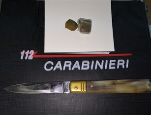 Agnone (Is): Carabinieri sorprendono un giovane della provincia di Chieti con Hashish ed un coltello a serramanico.  I  3 grammi di hashish  in un pacchetto di sigarette