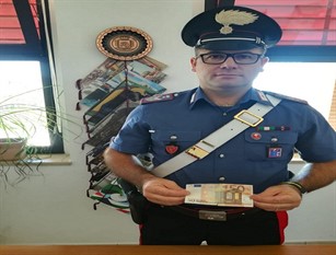 Spende una banconota falsa in un esercizio commerciale. Denunciato dai Carabinieri.