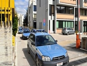 Minaccia i poliziotti e danneggia l’auto della volante Arrestato dagli agenti  del commissariato p.s. di Termoli