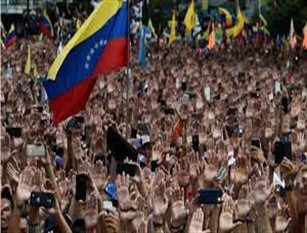 30mila euro per il rientro in Italia dei nostri connazionali residenti in Venezuela. Il consiglio approva l’emendamento presentato dal Partito Democratico.