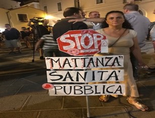 Fiaccolata per punto nascita Termoli Manifestazione di protesta contro la chiusura del reparto