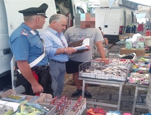 I Carabinieri del Comando Provinciale in azione per le iniziative dedicate alla lotta all’abusivismo commerciale e alla contraffazione