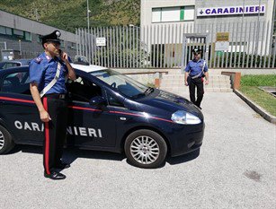 Continuano le attività di controllo predisposte dal Comando Provinciale Carabinieri di Isernia. Nelle indagini sono state identificate circa 100 persone ed eseguite nei casi sospetti accurati accertamenti finalizzati alla ricerca di armi, droga e refurtiva