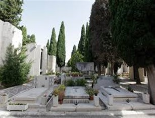 Il sindaco Gravina firma l’ordinanza che predispone la chiusura straordinaria ai visitatori di tutti i cimiteri cittadini dal 2 aprile e fino al 13 aprile incluso