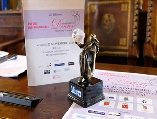 L’associazione Italiana Calciatori è tra i vincitori del premio Semplicemente Donna con il progetto #Facciamogliuomini