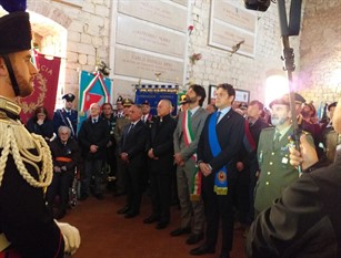 Al Sacrario Militare del Castello Monforte si è svolta la Commemorazione dei Caduti di tutte le guerre e nelle Operazioni di Pace