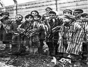 Viaggio della Memoria 2019 ad Auschwitz, Birkenau e Neuengamme Sindaca Raggi: “Sui luoghi della Shoah per ricordare e sconfiggere nuove parole d’odio”