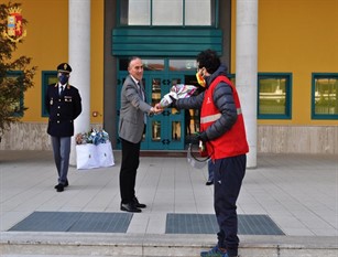 Polizia di Stato di Isernia: Donate 50 uova alla Caritas Diocesana “Isernia-Venafro” per i bambini delle famiglie più bisognose.