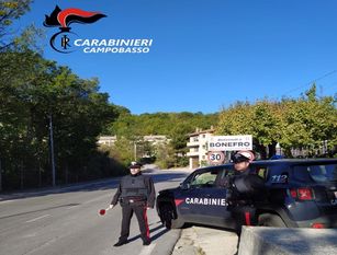 Maltratta i genitori e distrugge il presepe in casa: a Bonefro arrestato dai carabinieri
