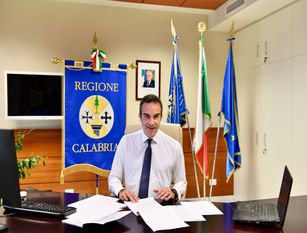 Roberto Occhiuto Governatore della Regione Calabria: Lockdown per i non vaccinati Annuncia che presenterà  una richiesta ufficiale al Governo Draghi