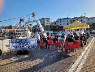 Caro gasolio: ancora stop pesca a Termoli Marineria, pescherecci restano in porto per un'altra settimana