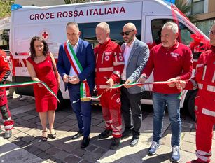 Il comune di Montesilvano dona una nuova ambulanza alla croce rossa