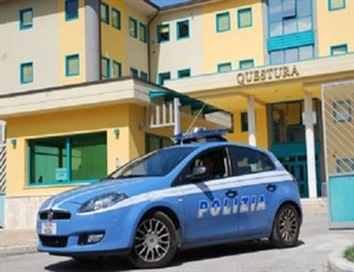 La Polizia di Stato di Isernia denuncia un giovane trovato in possesso di un coltello.
