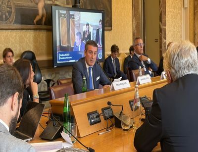 Agricoltura: Oltre 130 morti l’anno, Federacma rilancia piano strutturale per sicurezza trattori Quasi tre decessi su quattro per ribaltamento o schiacciamento. Al CNEL il confronto con istituzioni, INAIL, INPS e filiera. Necessari 350 milioni in cinque anni per la rottamazione e 25 milioni l’anno per l’ammodernamento