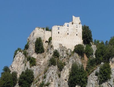 Bagnoli del Trigno, il borgo del Molise che sfida la roccia